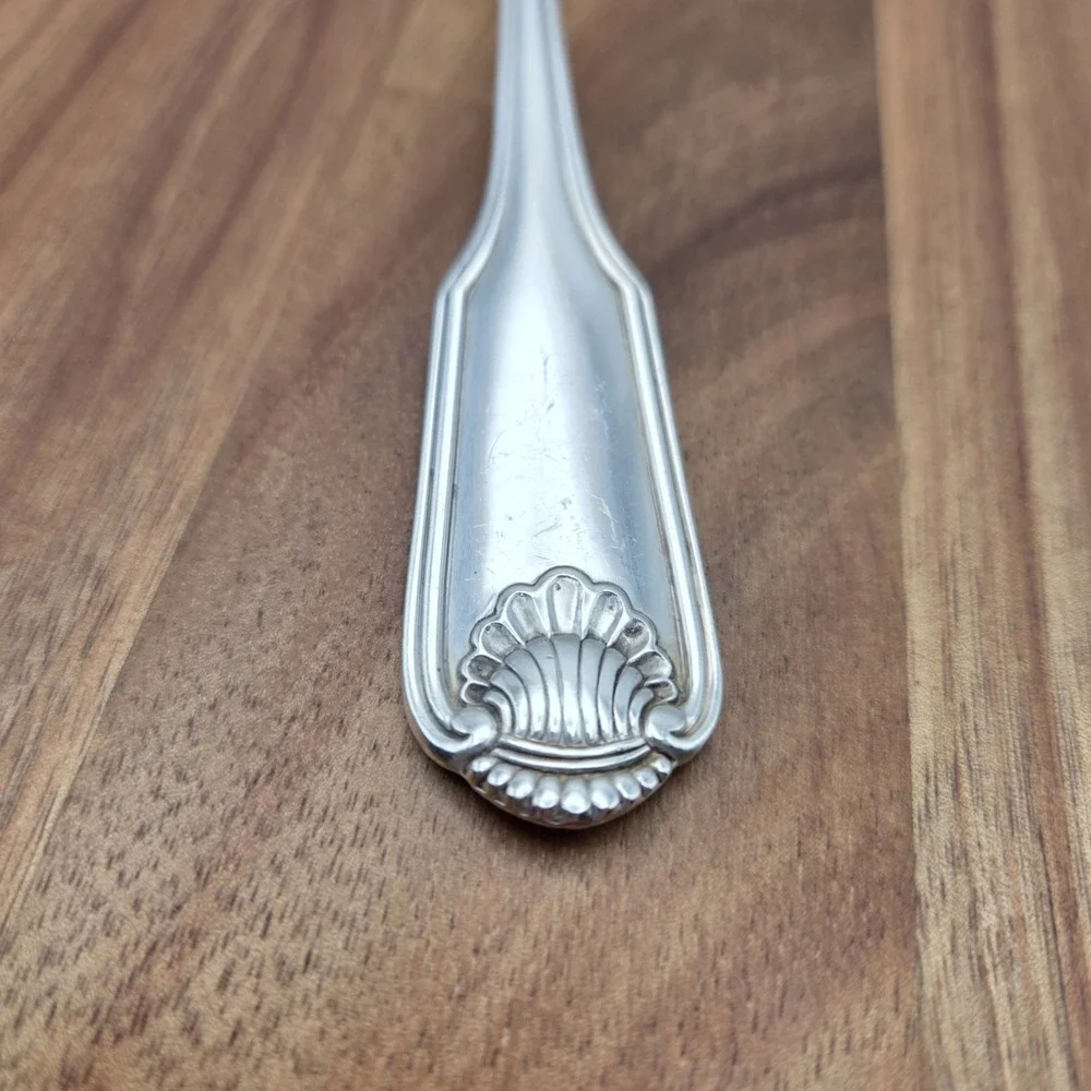 Oneida Community‎ Silverplate Silver Shell 8 1/2 Inch Serving Spoon
